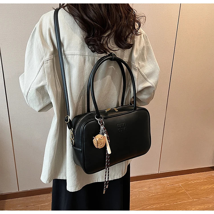 New 2025 Boston Bag For Women Large Bowling Bags Luxury Brand Design Armpit Bags Autumn/Winter Commuting Versatile Shoulder Bag