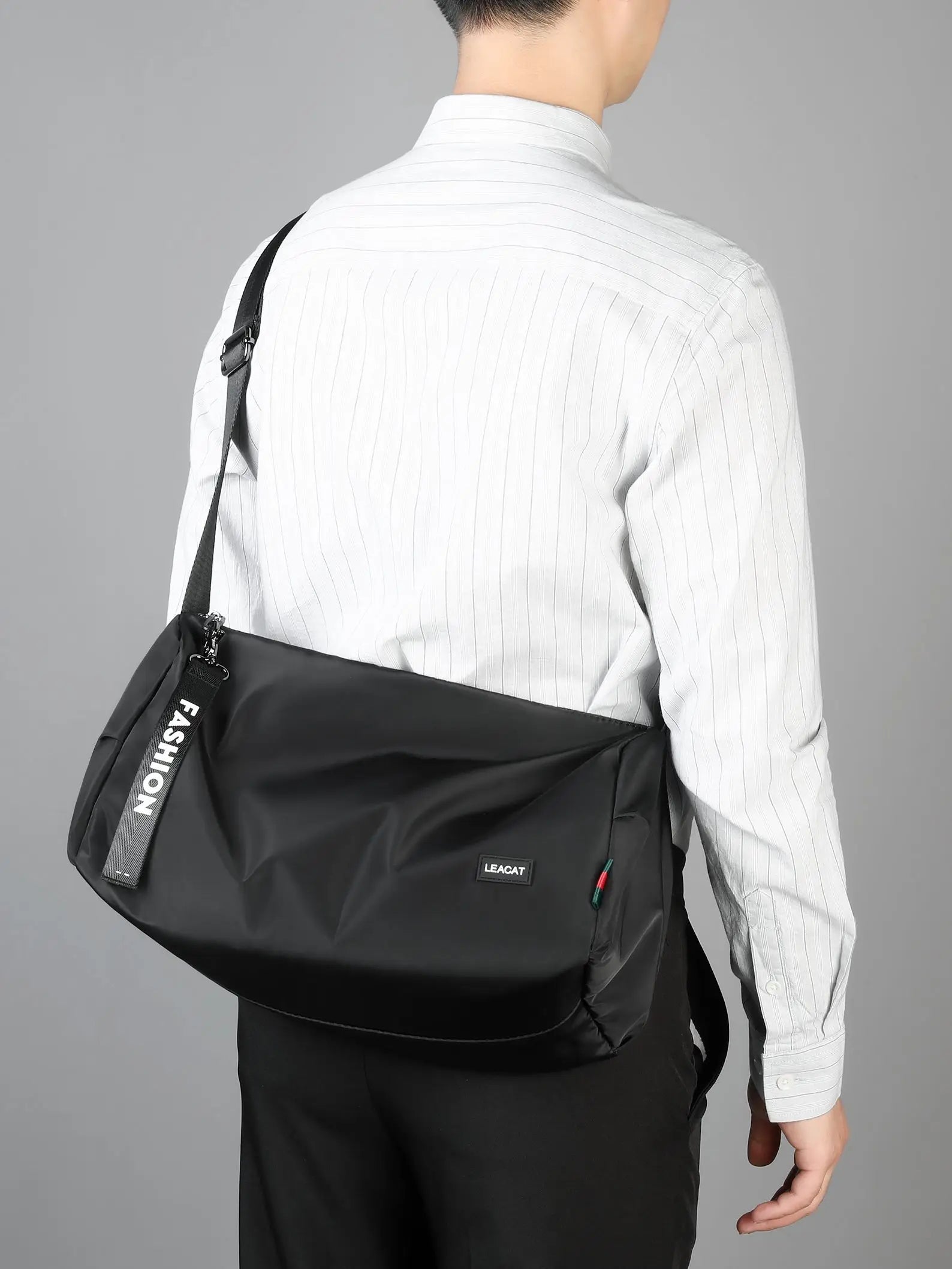 Leacat Men Gym bag Nylon waterproof Sports bag Training Tote bag large capacity Sling bag